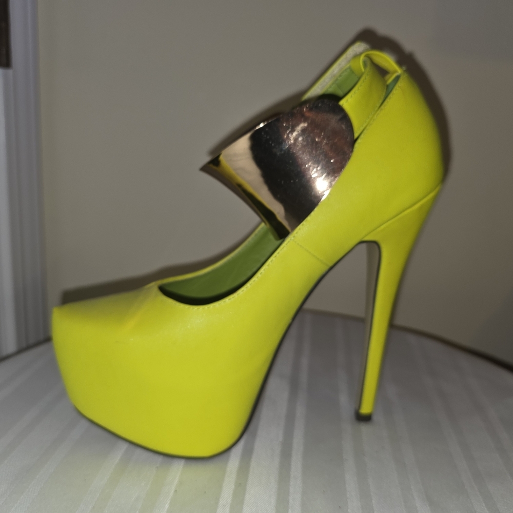 Red Kiss Yellow Platform Stilettos Sz 8